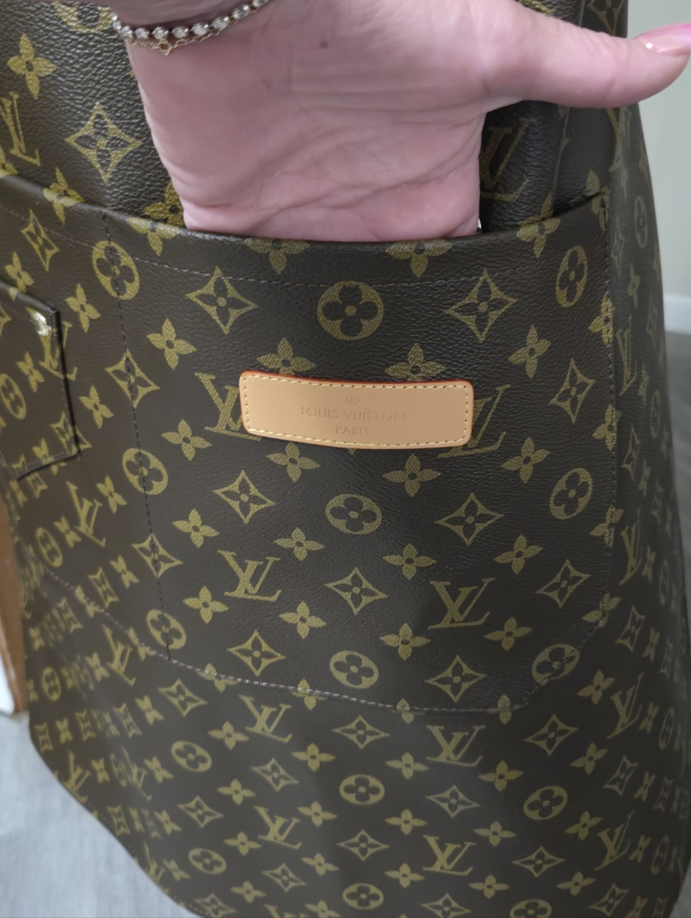 New Monogran Canvas Apron - Picture 5 of 12